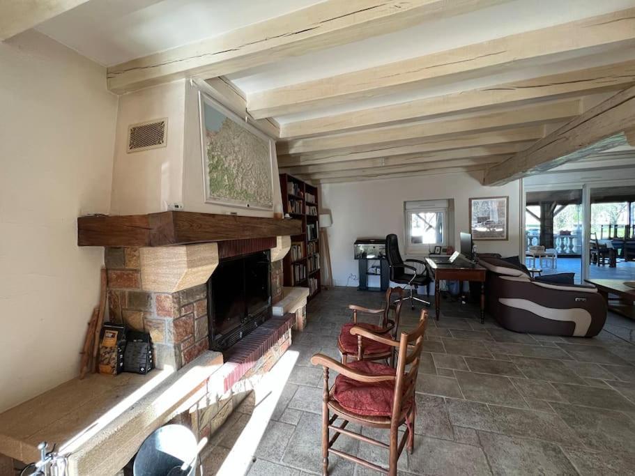 Le Cabaret Paisible Avec Piscine Villa Montierchaume Dış mekan fotoğraf